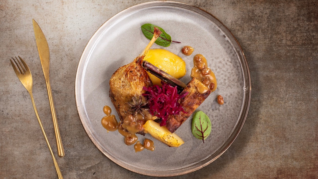 Kaczka/ sos rodzynkowy / babka ziemniaczana